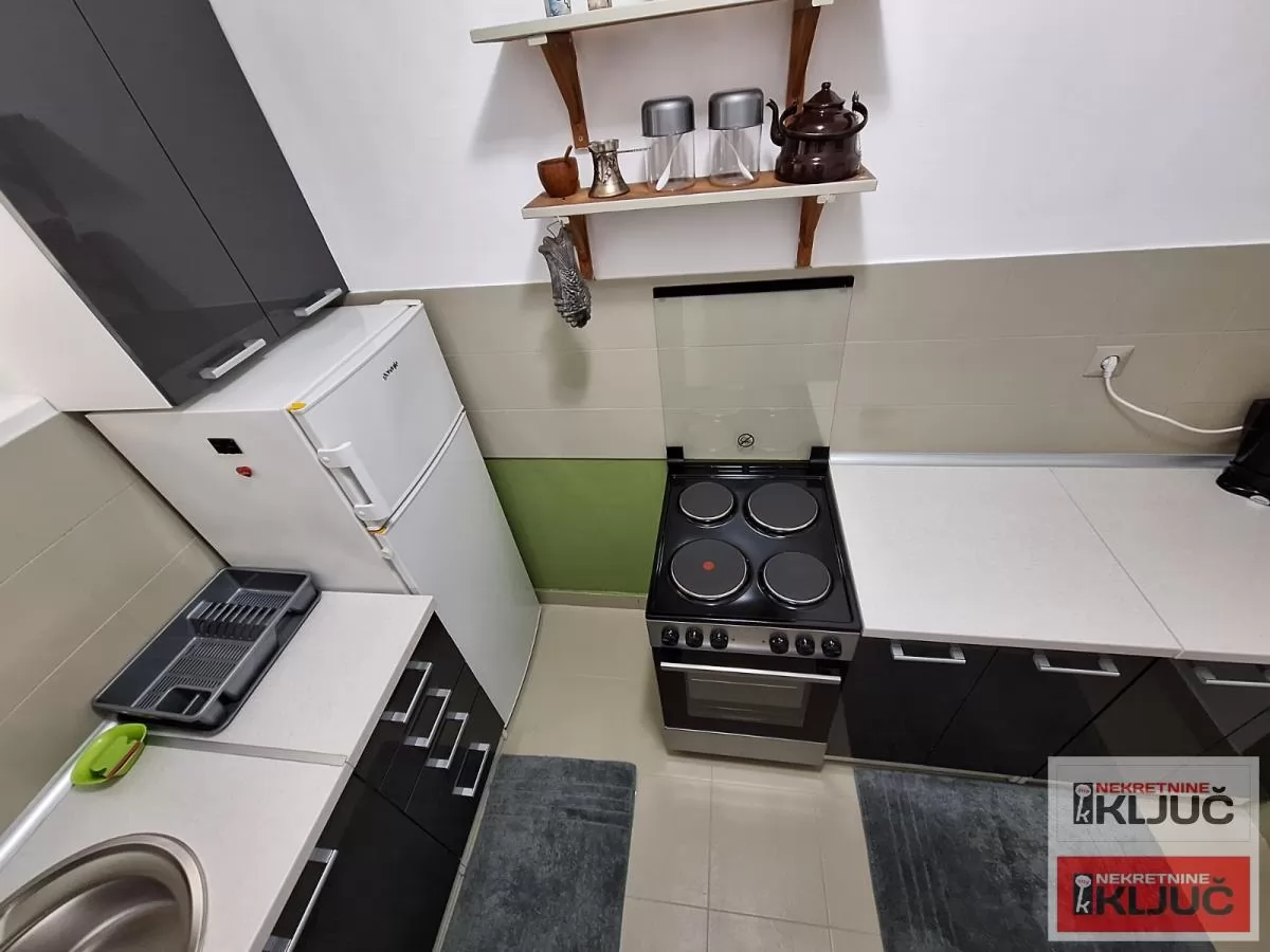 KEJ IZDAJE SE DVOSOBAN NAMEŠTEN STAN 3