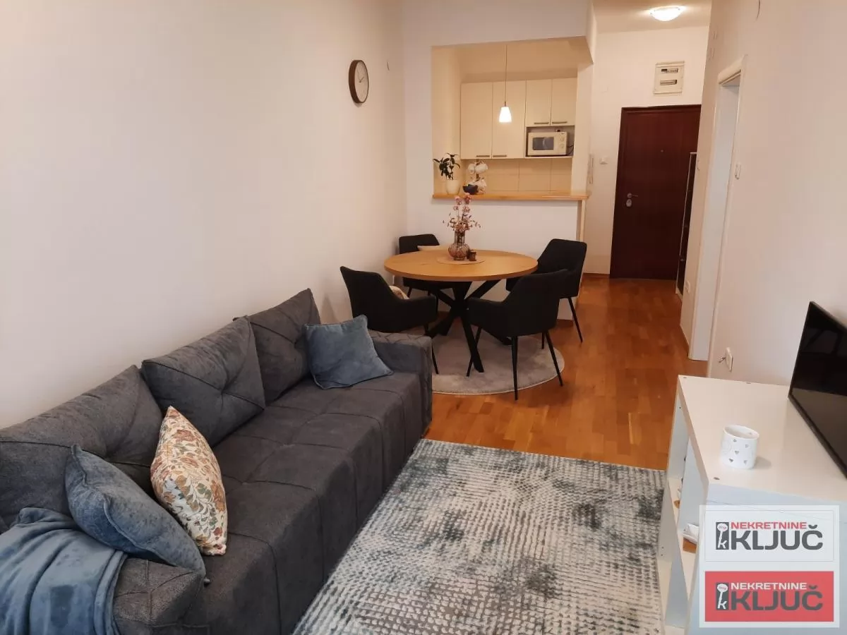 LIMAN 3,41 m2, DVOSOBAN,može i kao poslovni prostor-kancelarija 1