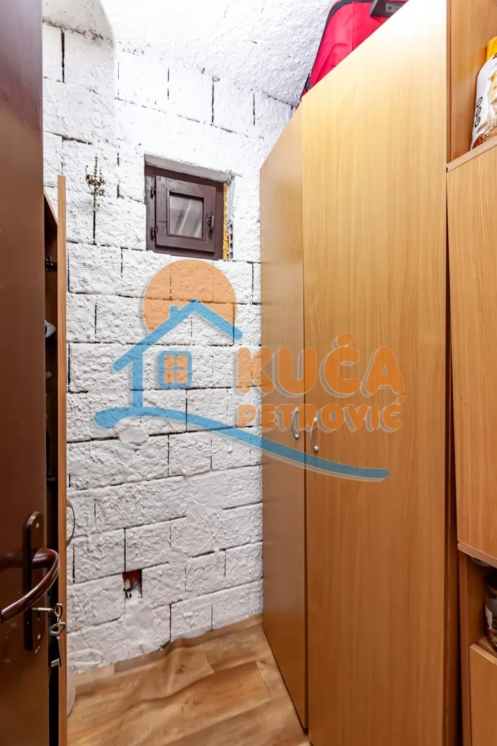 Trosobna kuća, 188 m2, Donji Komren, Bračka ID: p-016427 17