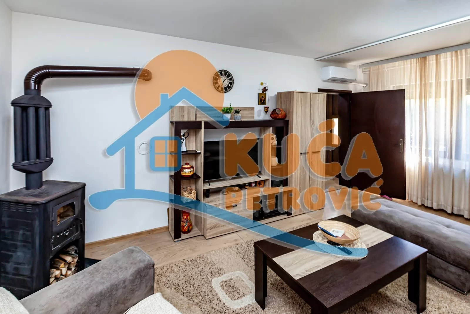 Trosobna kuća, 188 m2, Donji Komren, Bračka ID: p-016427 6