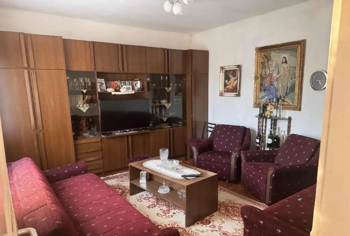 Prodajem stan u Moroviću Šid 5