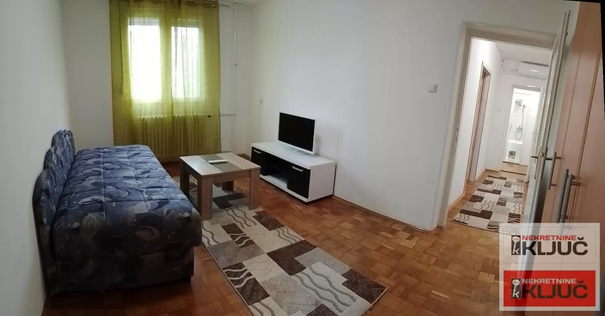 Dobar dvosoban stan na Staroj Detelinari 1