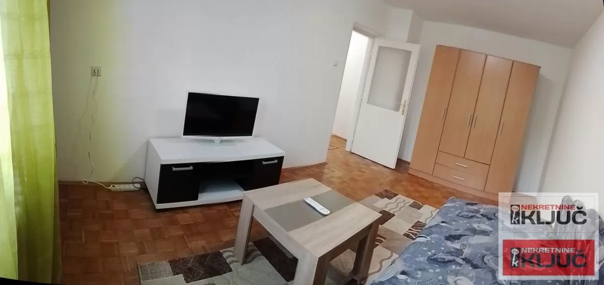 Dobar dvosoban stan na Staroj Detelinari 2