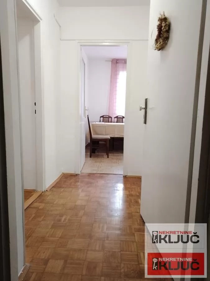 Dobar dvosoban stan na Staroj Detelinari 5