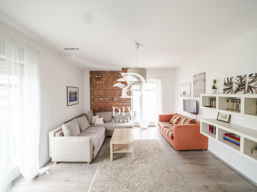 Svetao 3 0 stan sa dve terase na Konjarniku  82m2 1