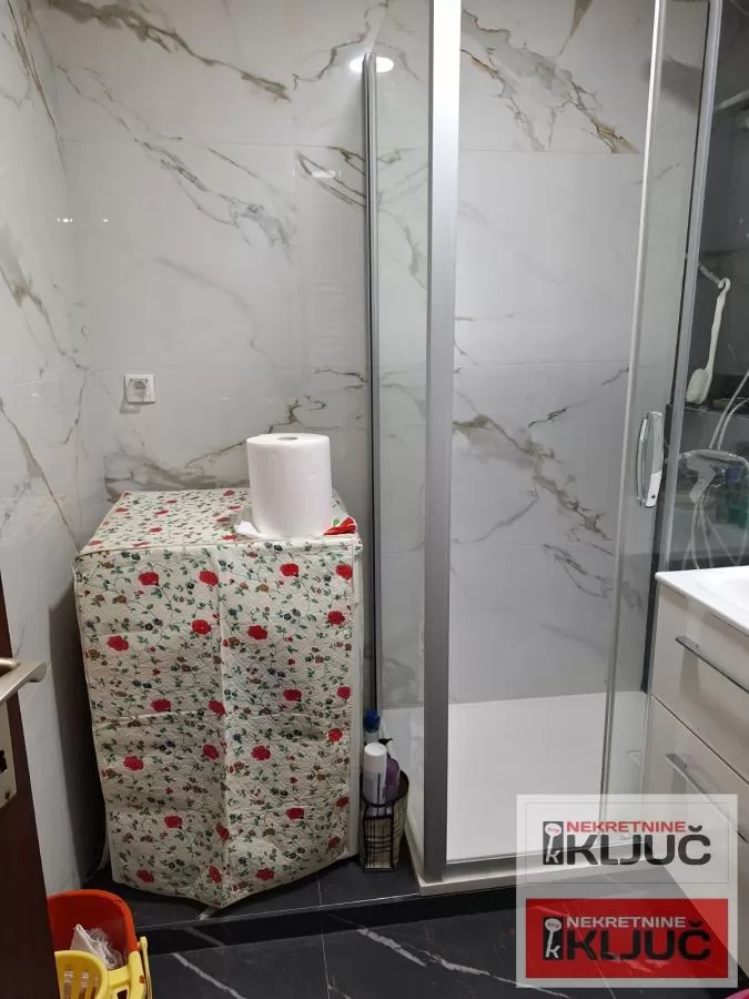 SAJMIŠTE, 64m2, Dvosoban može Dvoiposoban,delimično renoviran 11