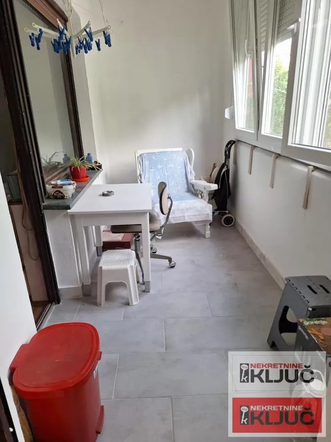 SAJMIŠTE, 64m2, Dvosoban može Dvoiposoban,delimično renoviran 13
