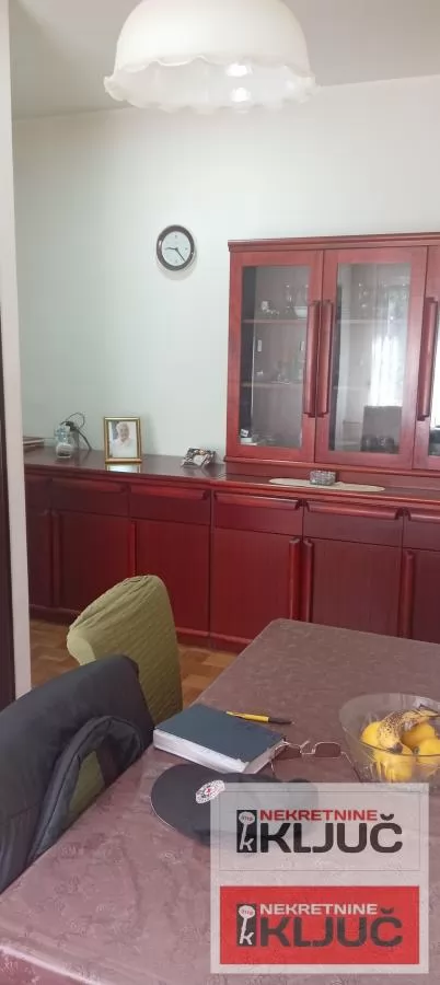SAJMIŠTE, 64m2, Dvosoban može Dvoiposoban,delimično renoviran 14