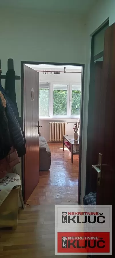SAJMIŠTE, 64m2, Dvosoban može Dvoiposoban,delimično renoviran 15