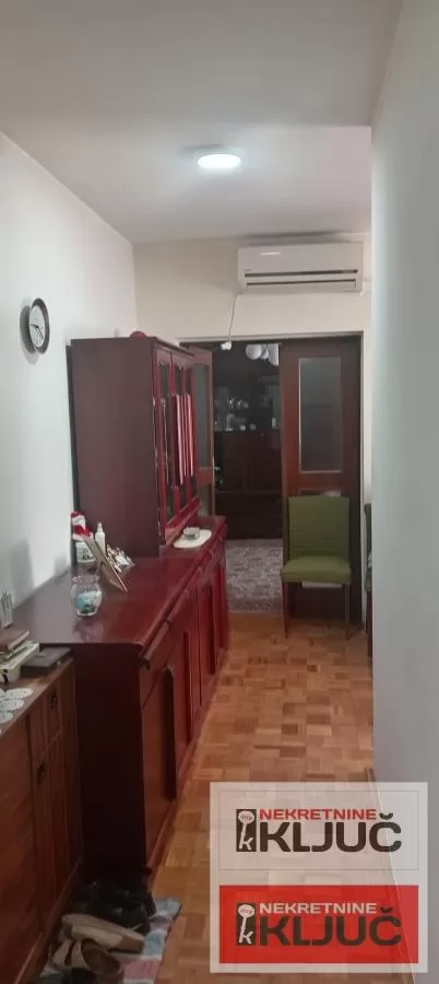 SAJMIŠTE, 64m2, Dvosoban može Dvoiposoban,delimično renoviran 16