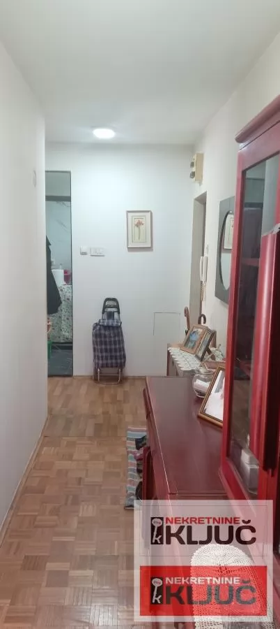 SAJMIŠTE, 64m2, Dvosoban može Dvoiposoban,delimično renoviran 17