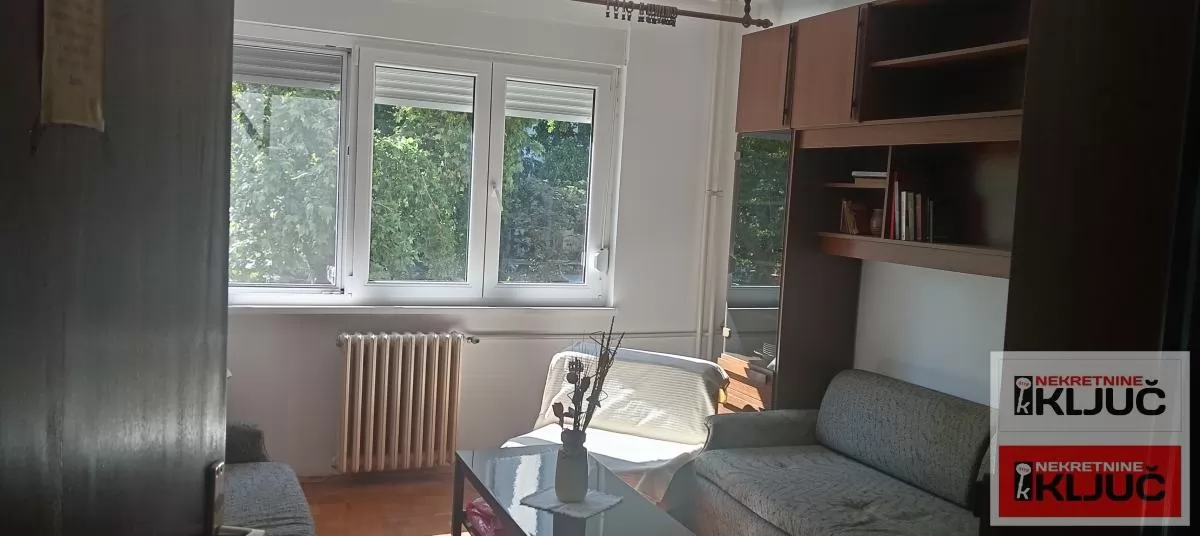 SAJMIŠTE, 64m2, Dvosoban može Dvoiposoban,delimično renoviran 2
