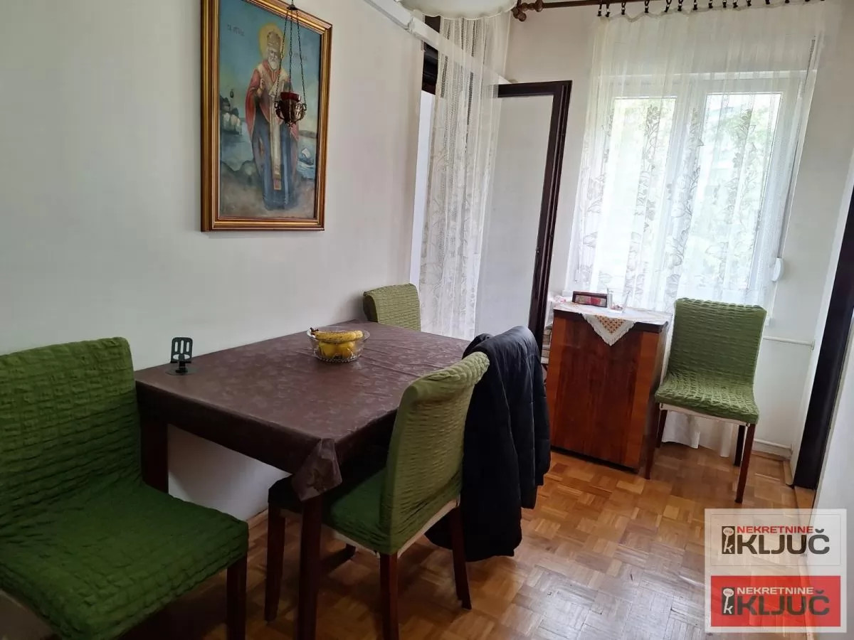 SAJMIŠTE, 64m2, Dvosoban može Dvoiposoban,delimično renoviran 5