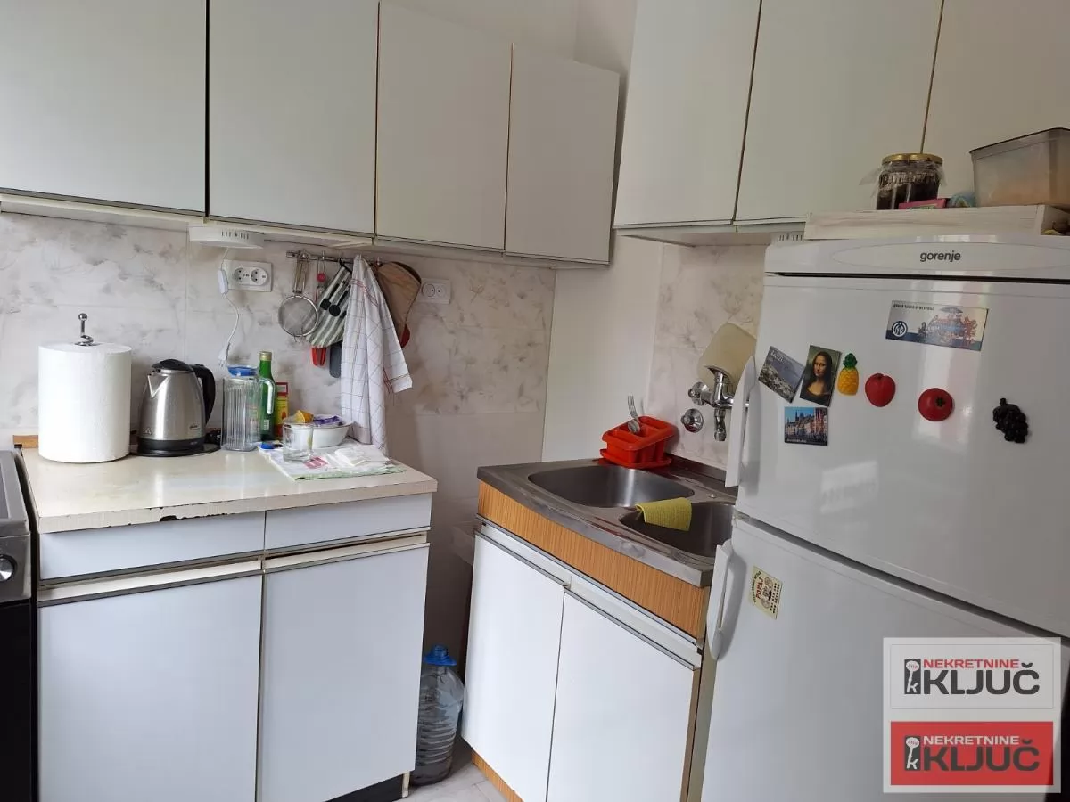 SAJMIŠTE, 64m2, Dvosoban može Dvoiposoban,delimično renoviran 6