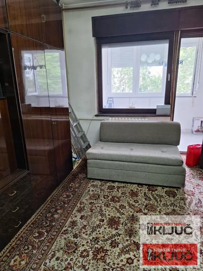 SAJMIŠTE, 64m2, Dvosoban može Dvoiposoban,delimično renoviran 7
