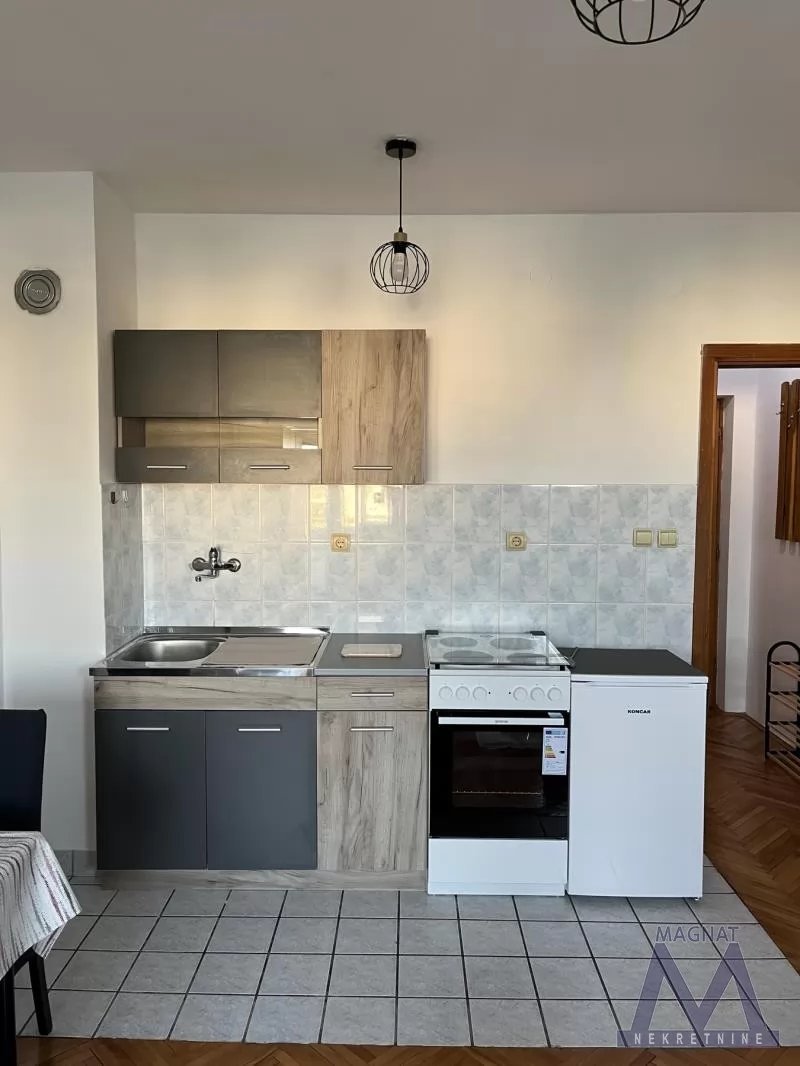 Stan,NOVI SAD,BULEVAR,kv: 24, € 250, ID: 9101036 5