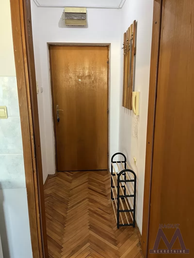 Stan,NOVI SAD,BULEVAR,kv: 24, € 250, ID: 9101036 7