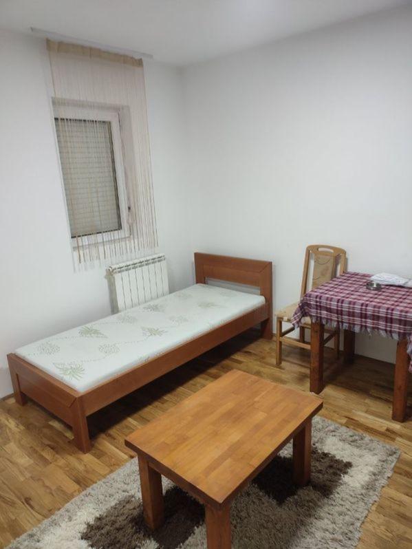 Izdajem garsonjeru povoljno 2