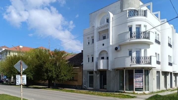 Prodajem trosoban stan u Kikindi 2