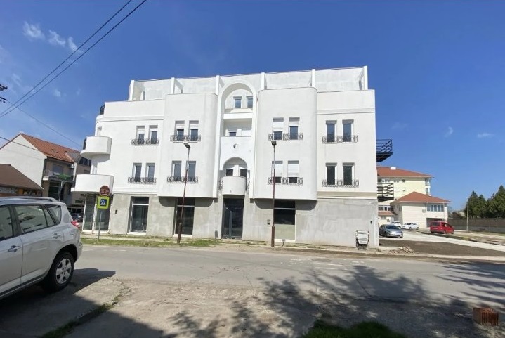 Prodajem trosoban stan u Kikindi 3