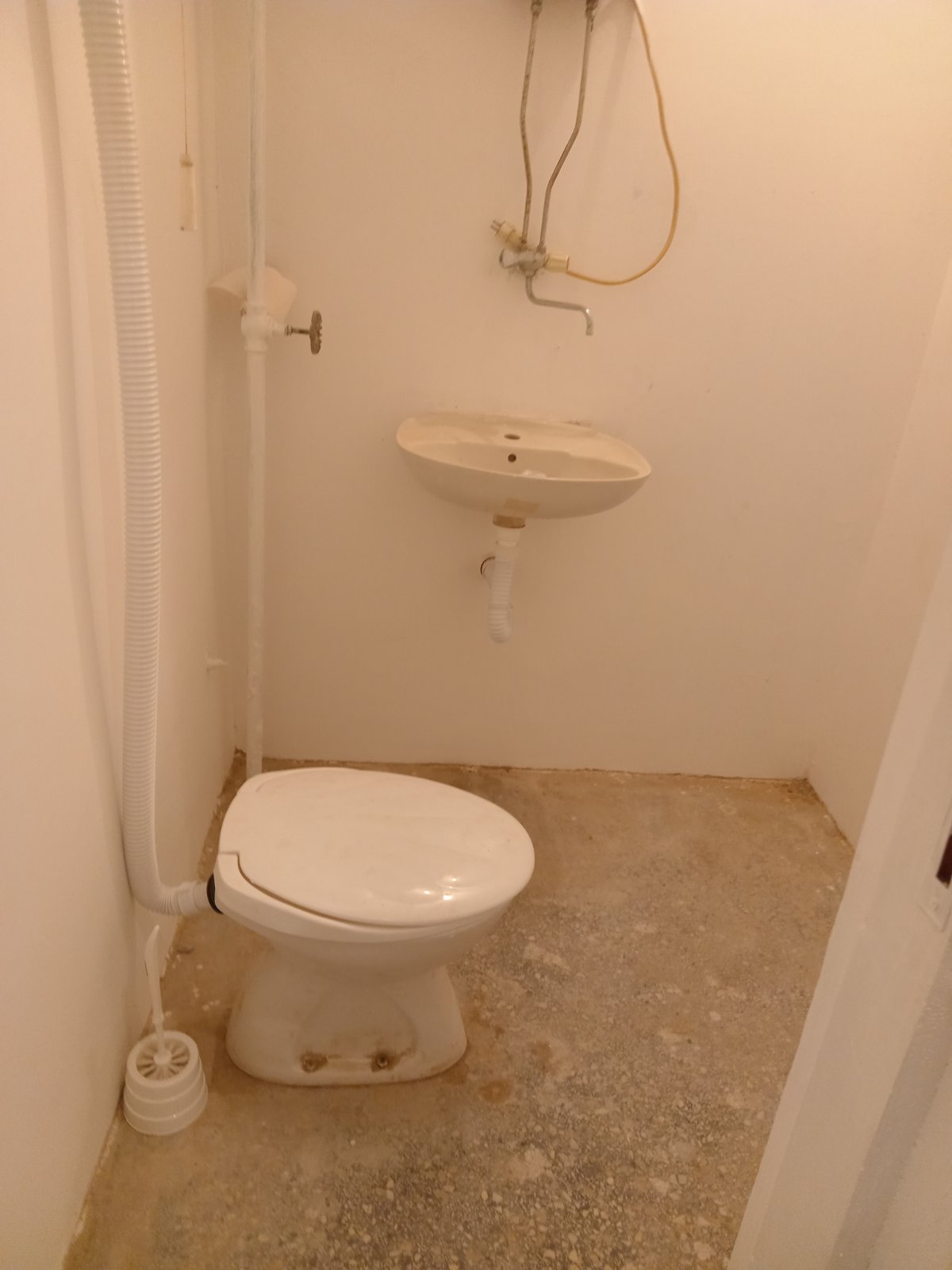Prodajem stan u Vršcu idealan kao poslovni prostor 5