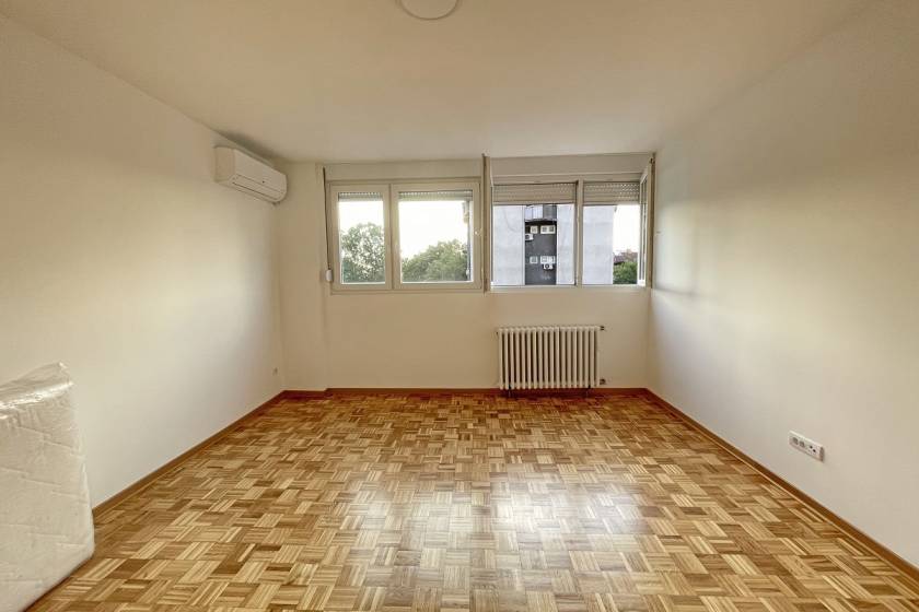 Stan za izdavanje na Banovom brdu u Požeškoj  57m2 2