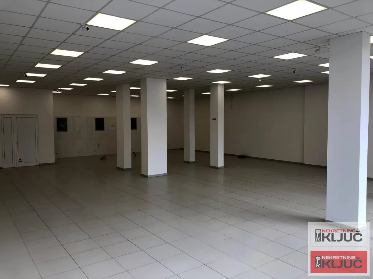 Poslovni prostor 331 m², Telep, Novi Sad 1