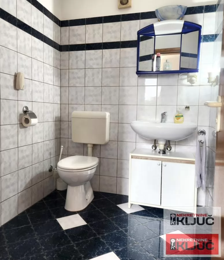 SREMSKA KAMENICA IZDAJE SE KUĆA SA GARAŽOM 12