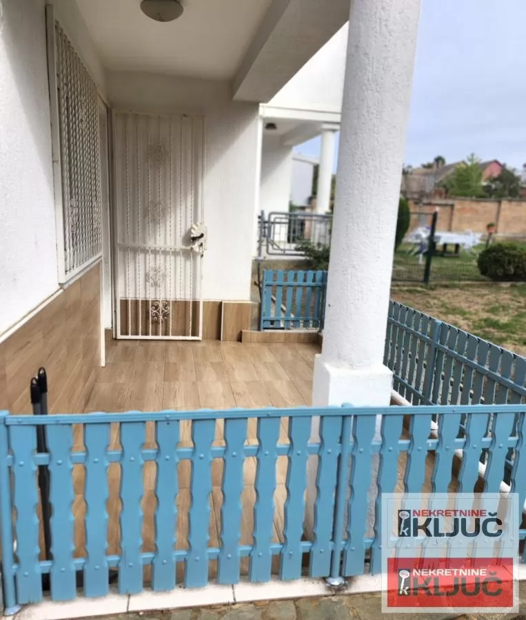 SREMSKA KAMENICA IZDAJE SE KUĆA SA GARAŽOM 13