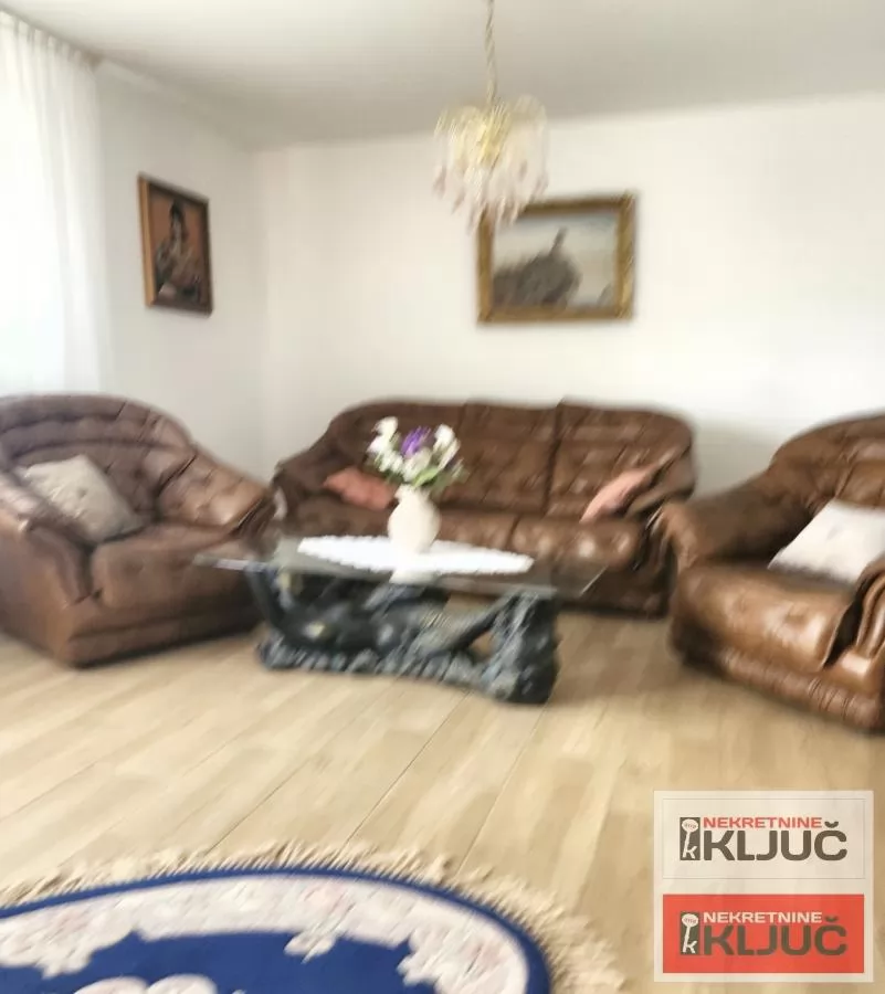 SREMSKA KAMENICA IZDAJE SE KUĆA SA GARAŽOM 14