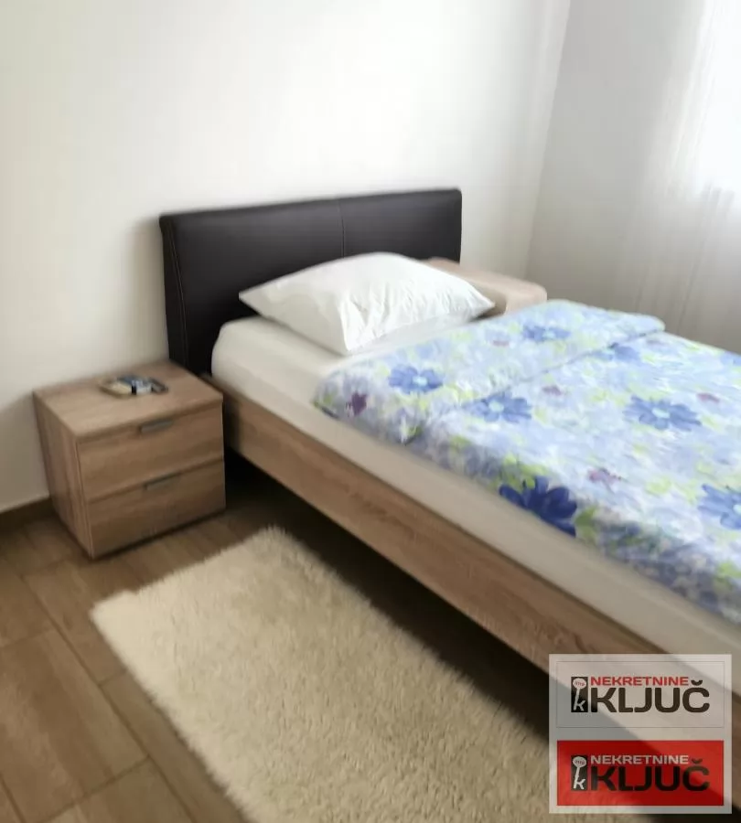SREMSKA KAMENICA IZDAJE SE KUĆA SA GARAŽOM 21