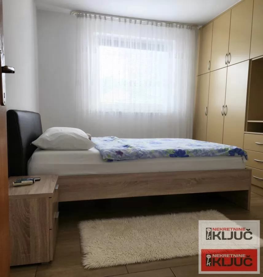 SREMSKA KAMENICA IZDAJE SE KUĆA SA GARAŽOM 23