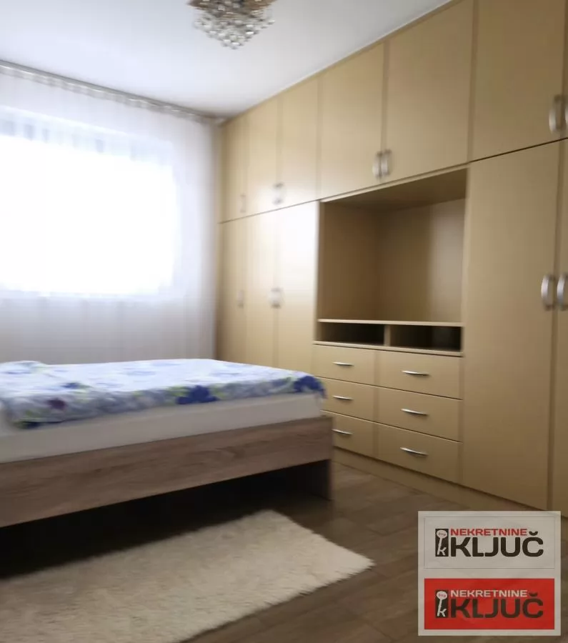SREMSKA KAMENICA IZDAJE SE KUĆA SA GARAŽOM 24