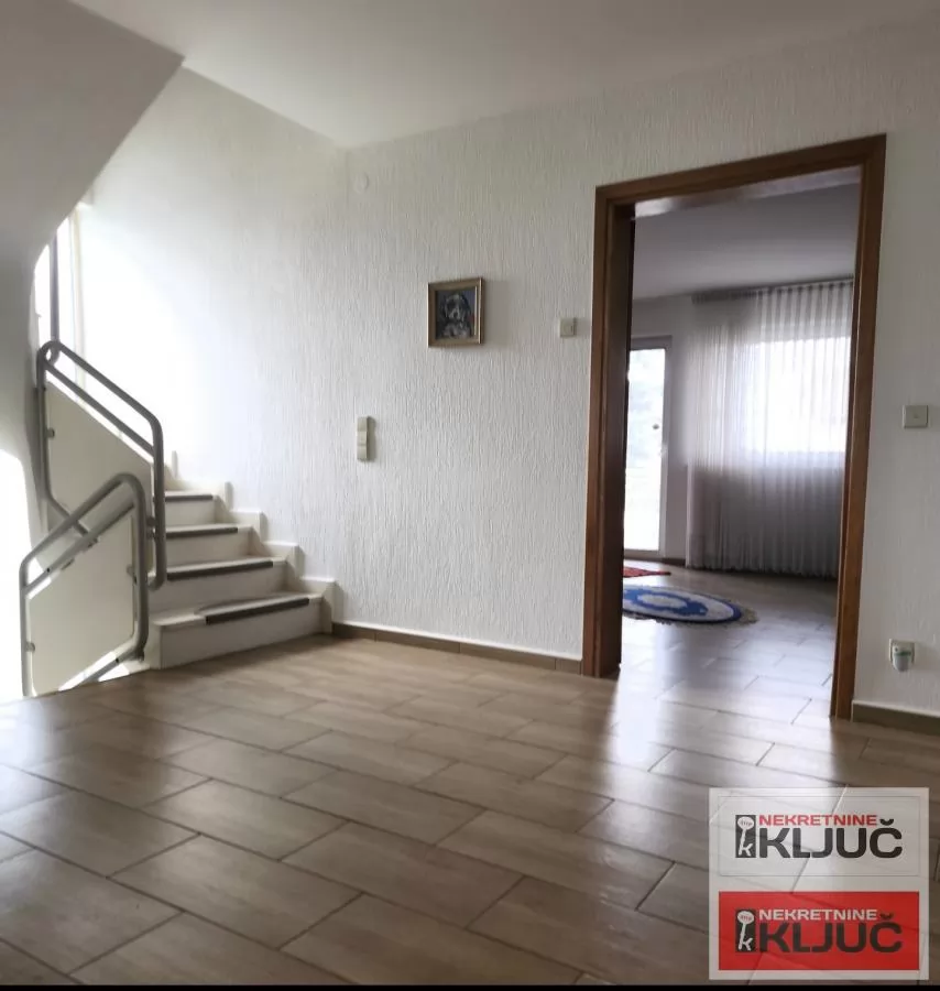 SREMSKA KAMENICA IZDAJE SE KUĆA SA GARAŽOM 26