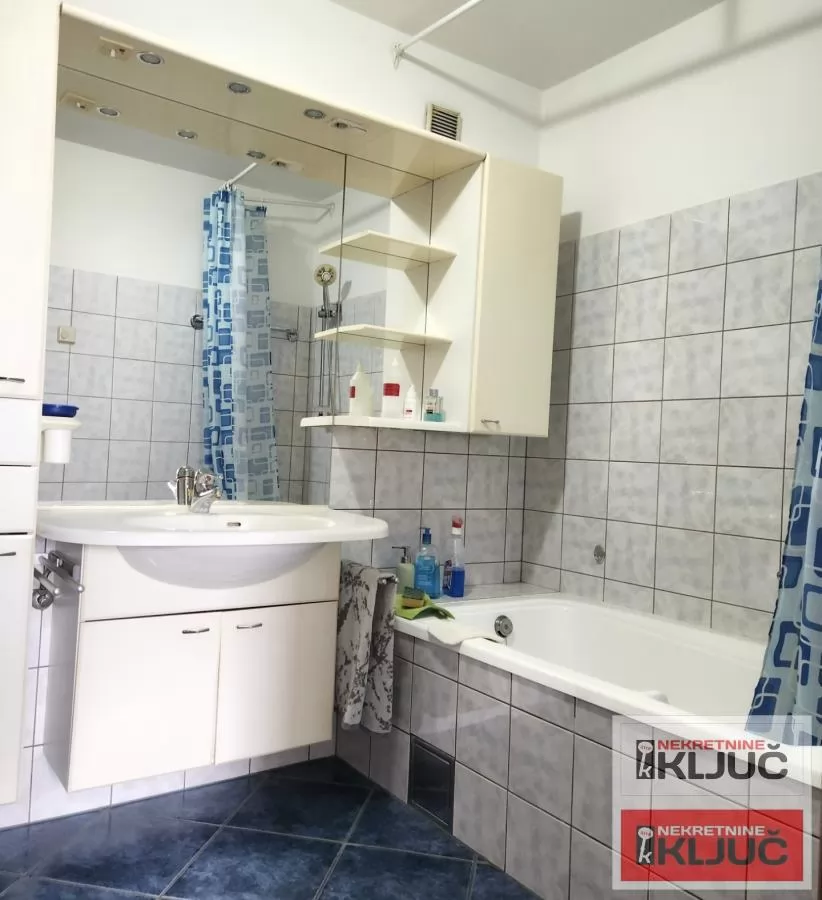 SREMSKA KAMENICA IZDAJE SE KUĆA SA GARAŽOM 28