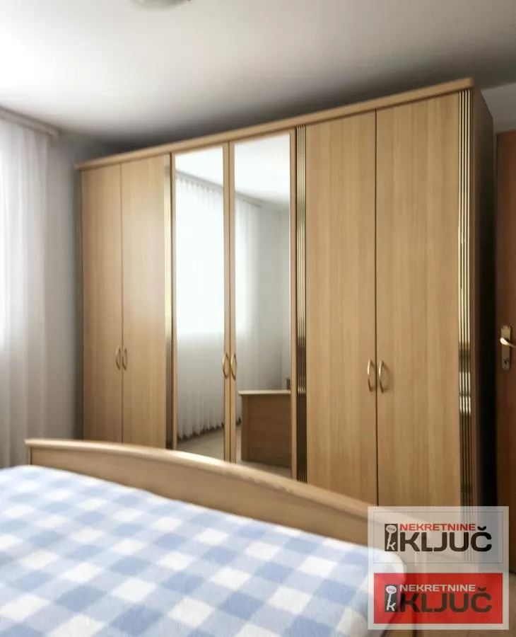 SREMSKA KAMENICA IZDAJE SE KUĆA SA GARAŽOM 30