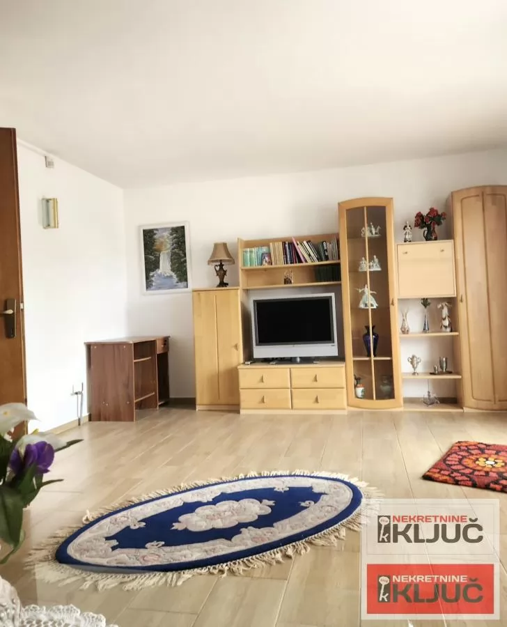 SREMSKA KAMENICA IZDAJE SE KUĆA SA GARAŽOM 31