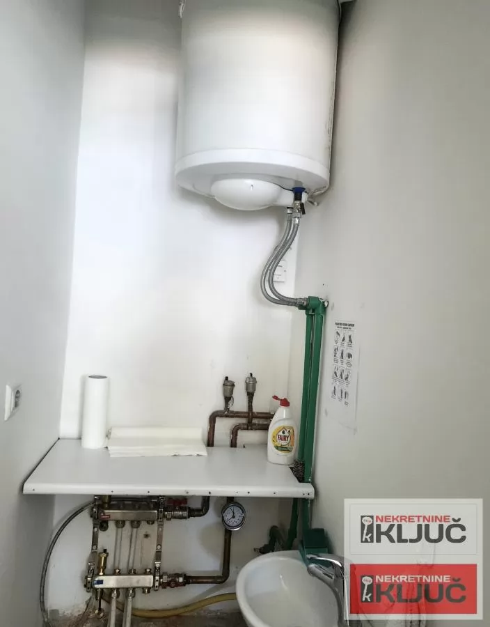 SREMSKA KAMENICA IZDAJE SE KUĆA SA GARAŽOM 34