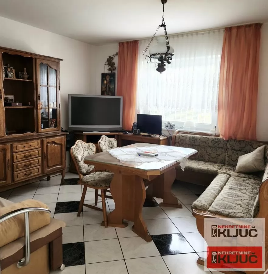 SREMSKA KAMENICA IZDAJE SE KUĆA SA GARAŽOM 4