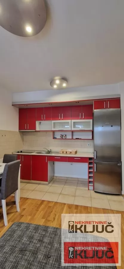 Odlicna garsonjera u blizini Sajma 3