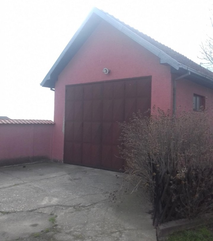 Prodajem stambeno poslovni prostor 4