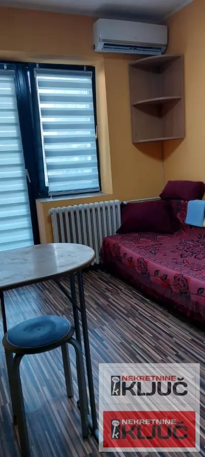 Dobra garsonjera u centru grada 3