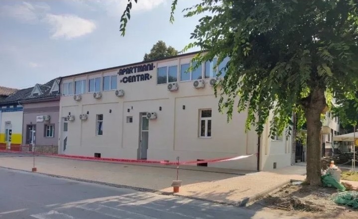 Hotel u samom centru Odzaka 9 jedinica oprema gratis 1