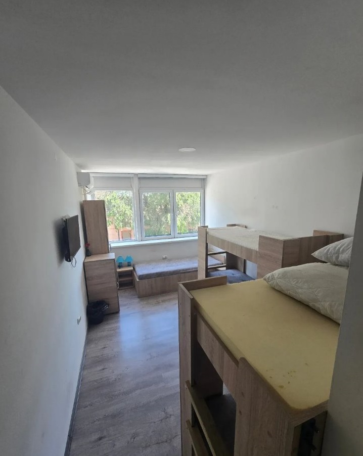 Hotel u samom centru Odzaka 9 jedinica oprema gratis 5