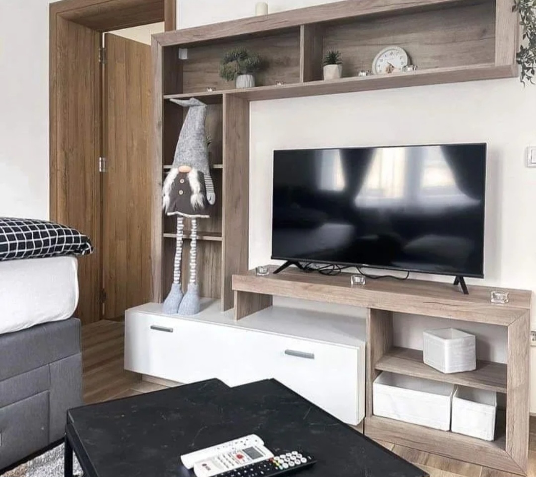 EKSKLUZIVNA PRODAJA polovina vile sa 2 apartmana u centru Mataruške Banje 2