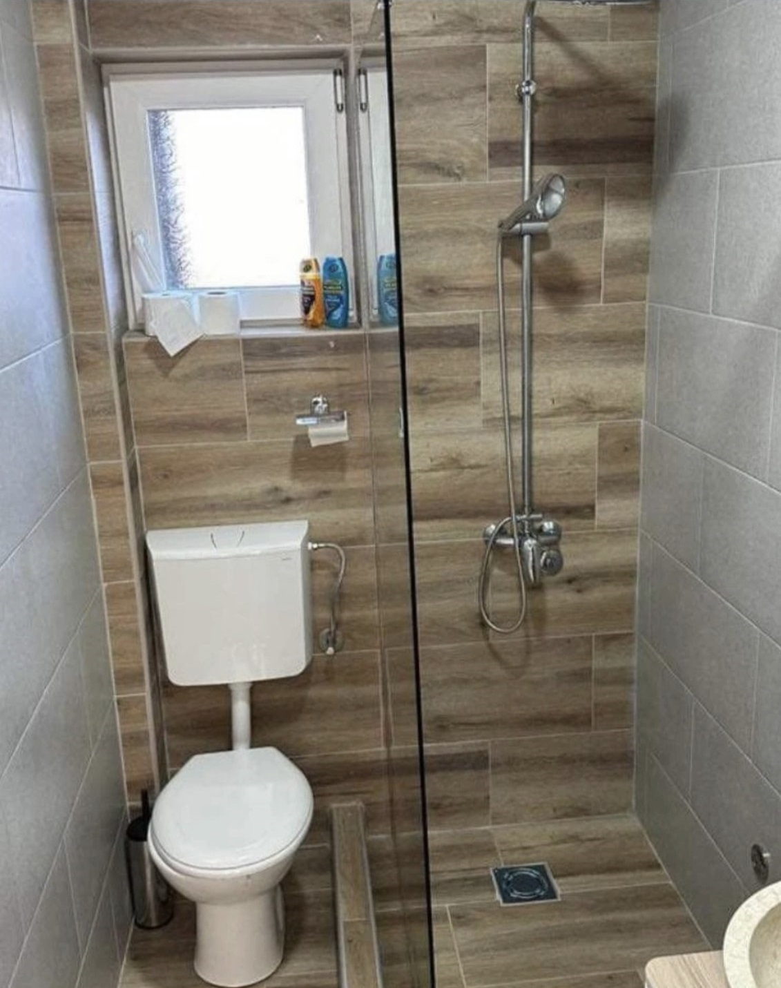 EKSKLUZIVNA PRODAJA polovina vile sa 2 apartmana u centru Mataruške Banje 3