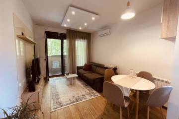 Izdavanje Bulevar Oslobođenja  Banjička Šuma 39m² 1