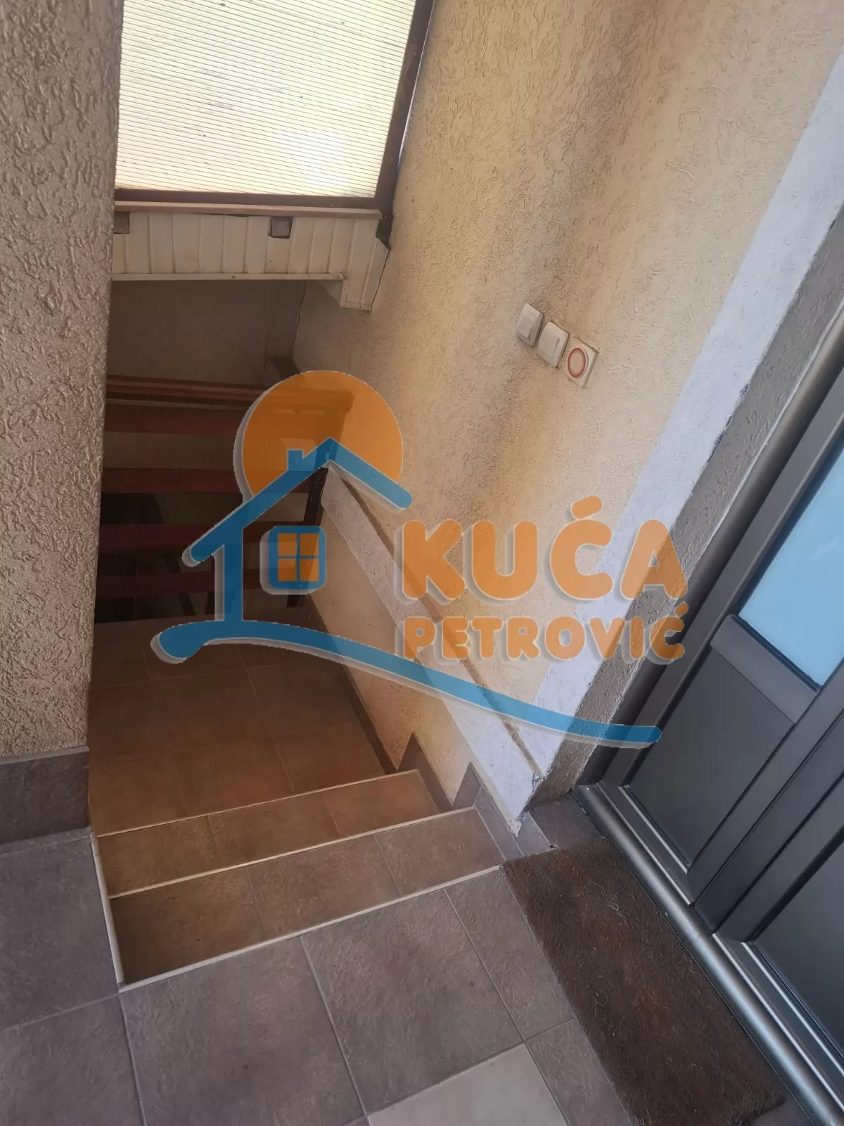 Lokal, 150 m2, Hadžićeva ID: i-016486 8