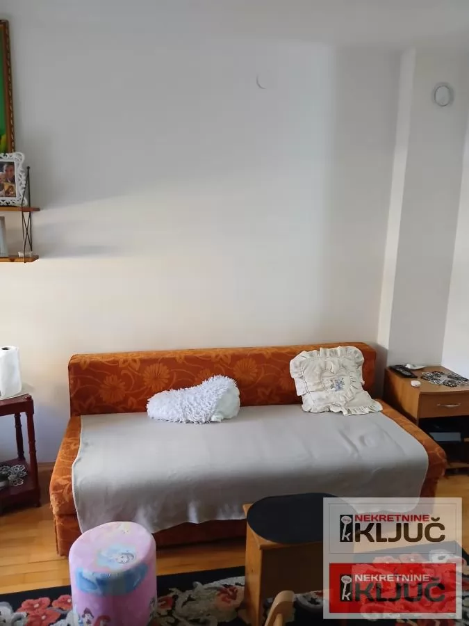 GRBAVICA IZDAJE SE NAMEŠTENA GARSONJERA 1