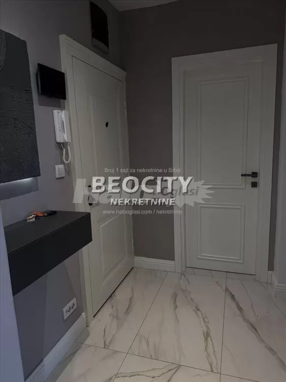 Trosoban stan, 87 m2, Centar, Zvečanska ID: 132281 16